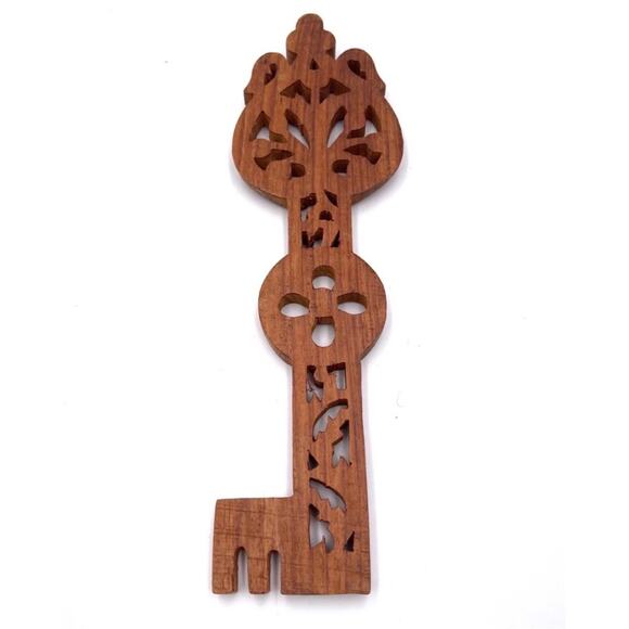 Home decor Handcrafted wood carved key - Picture 3 of 7